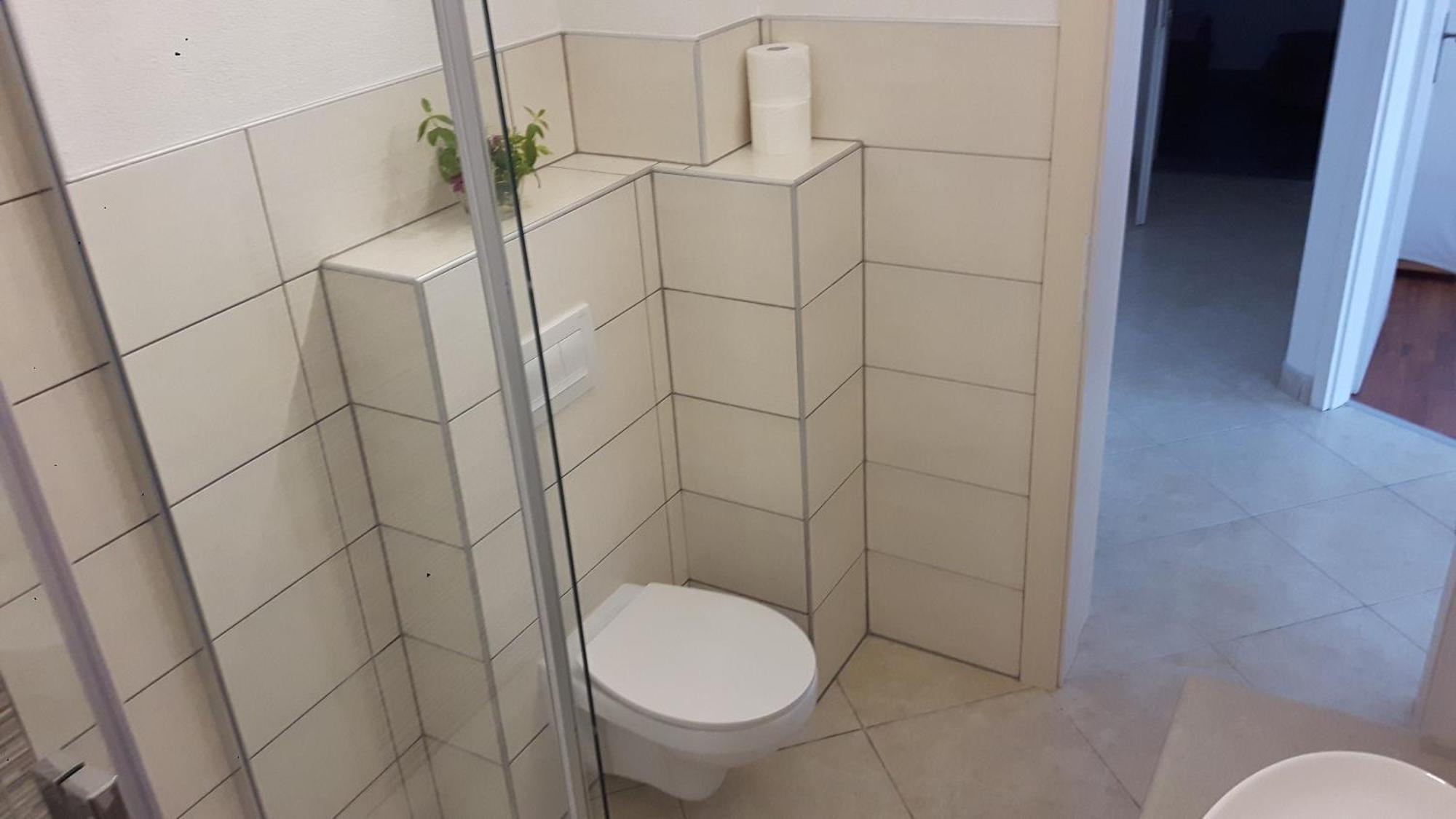 Apartmani Jureta Okrug Gornji Esterno foto